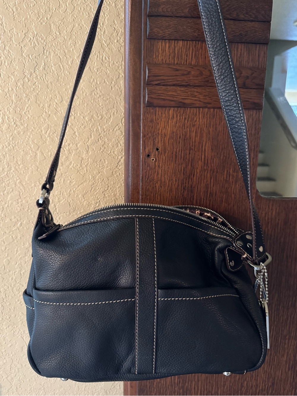 Tignanello Black Purse Pebbled Leather Multi Zip Crossbody Bag Organizer EUC - Picture 2 of 11